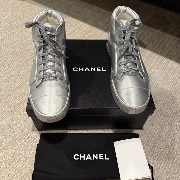*SOLD* Chanel Men Silver Mid-Top Metallic Sneakers - Picture 3 of 17